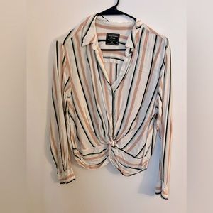 Abercrombie & Fitch cropped long sleeve top.